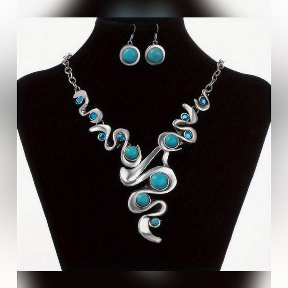 Petite Bohemian Jewelry Set - Silver and Turquoise Necklace and Earring Set - Picture 5 of 6